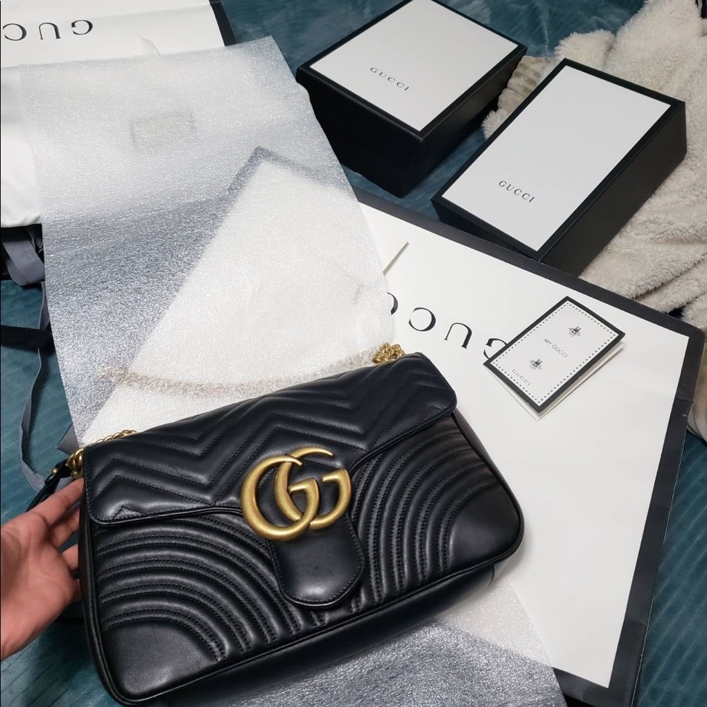 GG Marmont MEDIUM matelasse shoulder bag